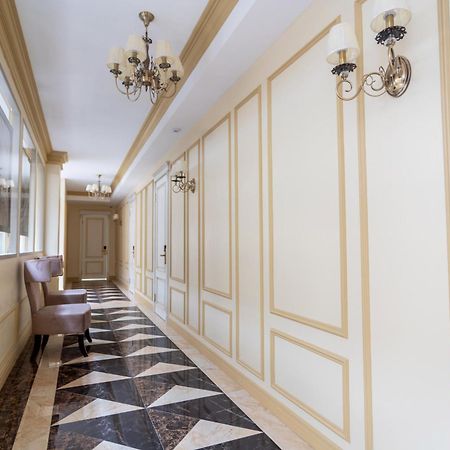 Royal Bv Hotel Öskemen Buitenkant foto