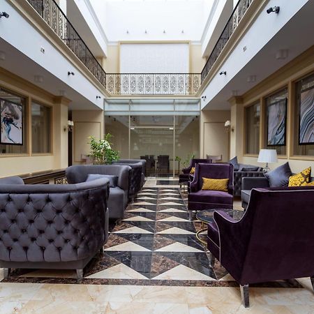 Royal Bv Hotel Öskemen Buitenkant foto