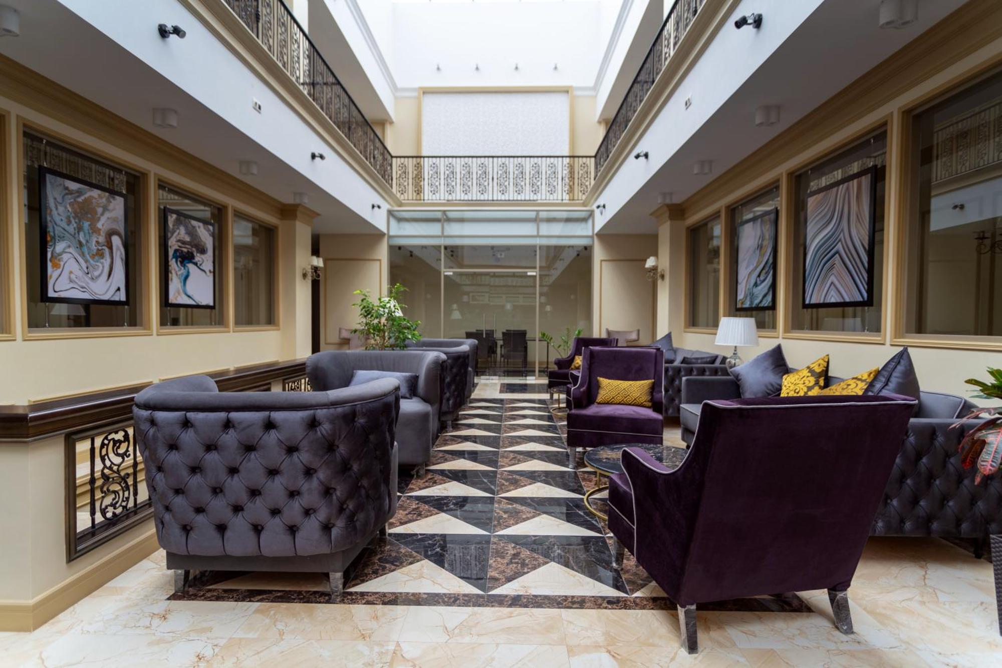 Royal Bv Hotel Öskemen Buitenkant foto