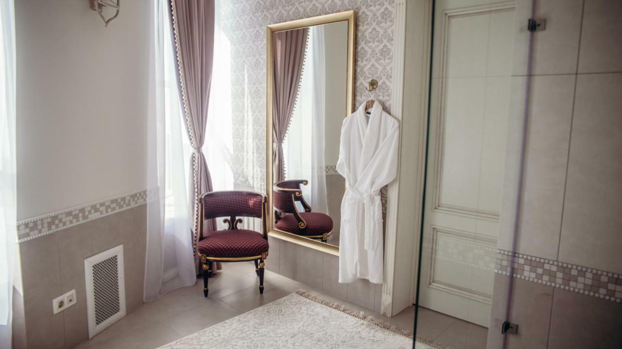 Royal Bv Hotel Öskemen Buitenkant foto