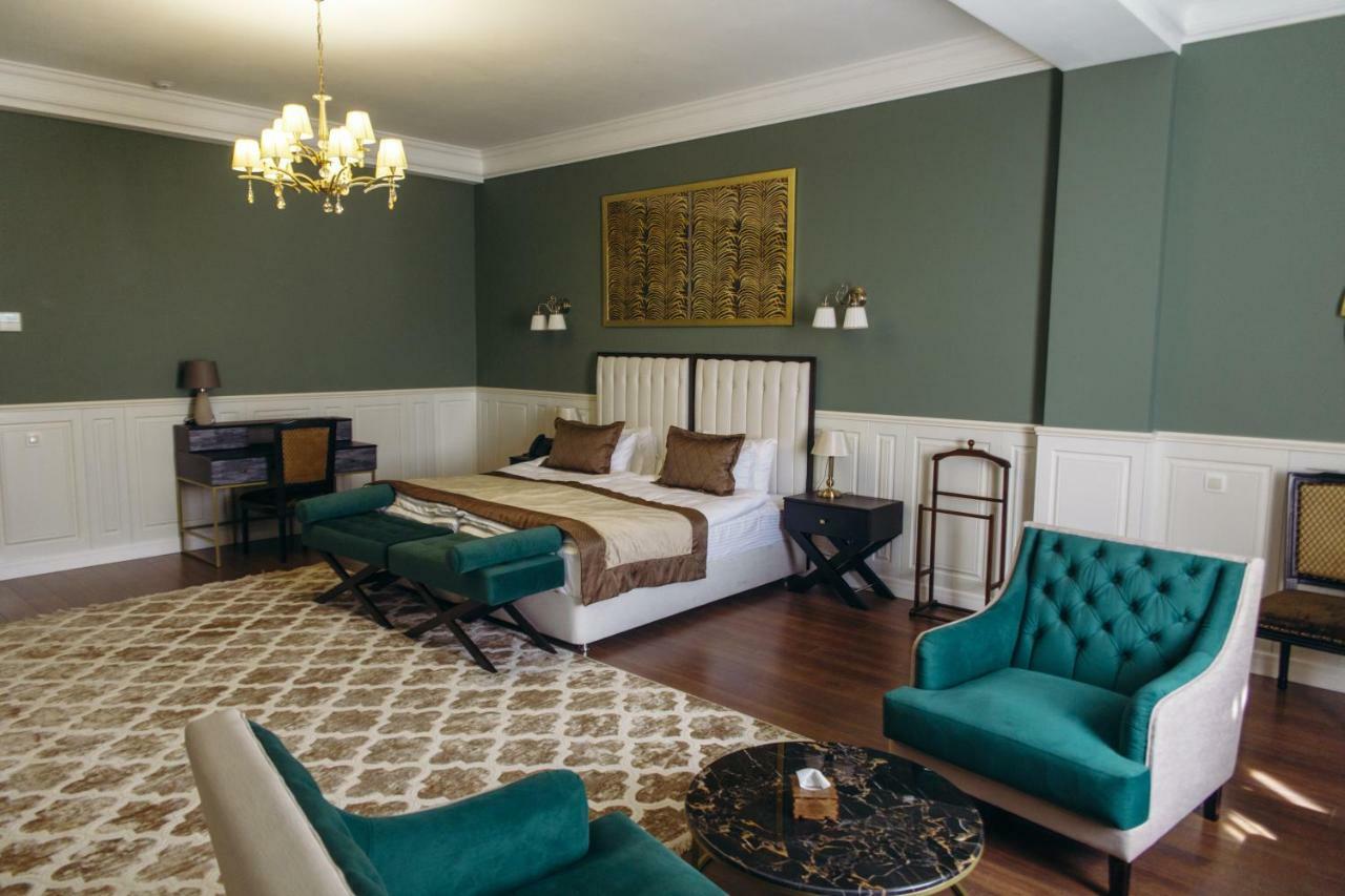 Royal Bv Hotel Öskemen Buitenkant foto