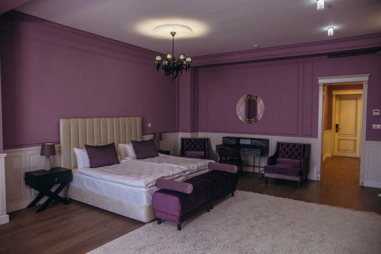 Royal Bv Hotel Öskemen Buitenkant foto