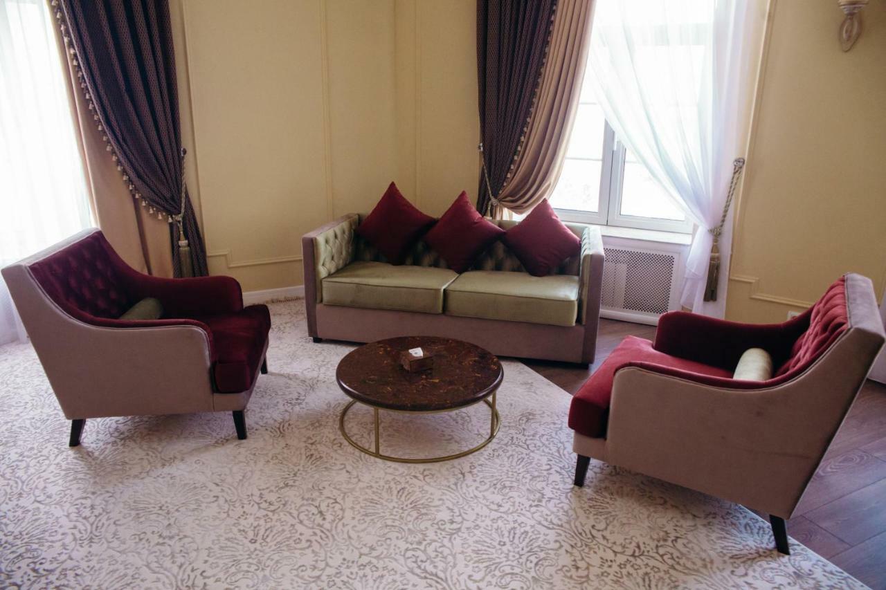 Royal Bv Hotel Öskemen Buitenkant foto